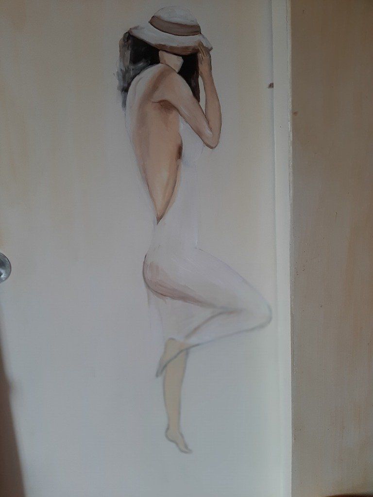 Elle se précise de plus en plus cette silhouette, la porte a été peinte en acrylique et un effet essuyé en finition avant le portrait