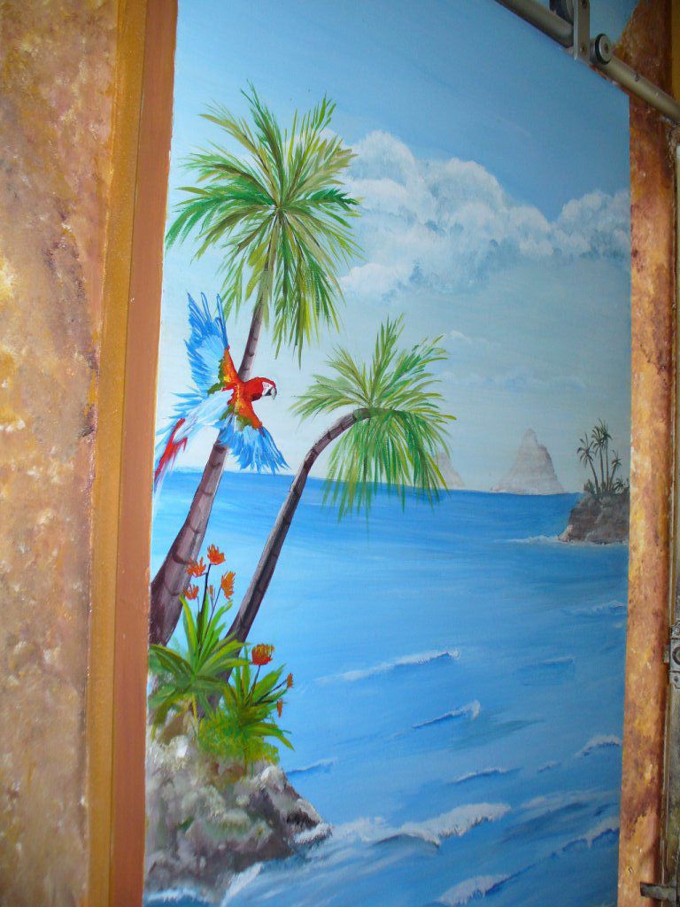 Sur une porte coulissante, j'ai imaginé une fresque 'île déserte et plage' peinte à l'acrylique  finition vernis